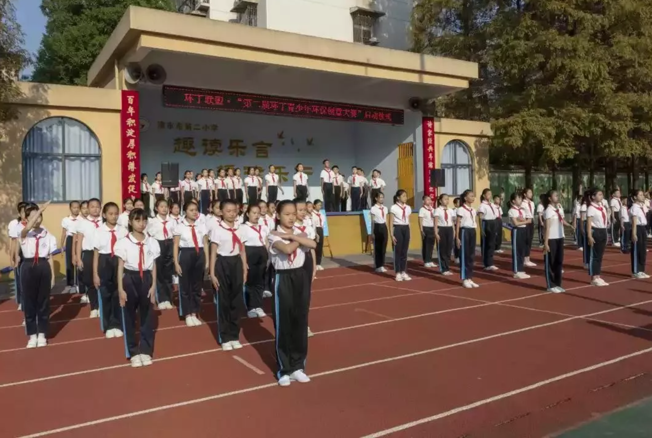 操屄吃鸡吧好舒服"第二届环丁青少年环保创意大赛首先在津市市第二小学拉开帷幕"